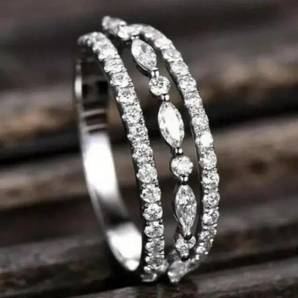 NEW 925 STERLING SILVER ENGAGEMENT RING, CUTE RING, SHINY RING.